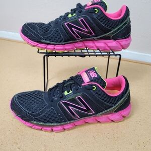WOMEN'S NEW BALANCE 750 V1 RUNNING SHOES